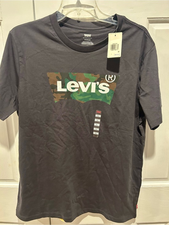 Levi's Other - Levi's Men's Grey Crewneck T-Shirt with Camo Logo